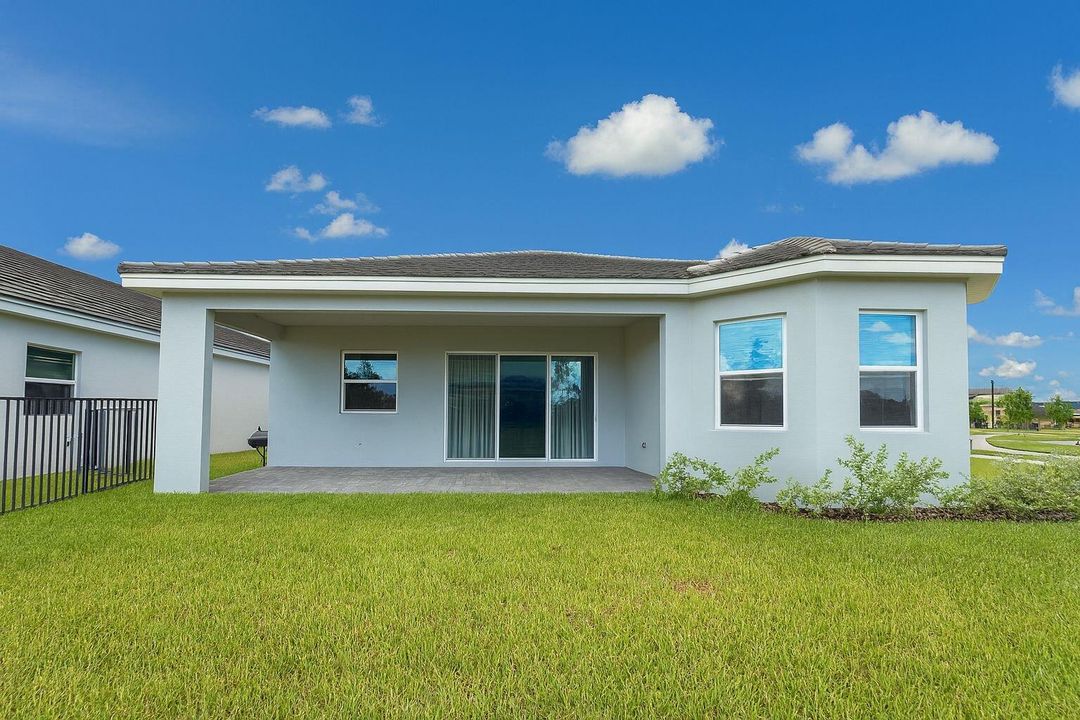 For Sale: $579,999 (3 beds, 2 baths, 1921 Square Feet)