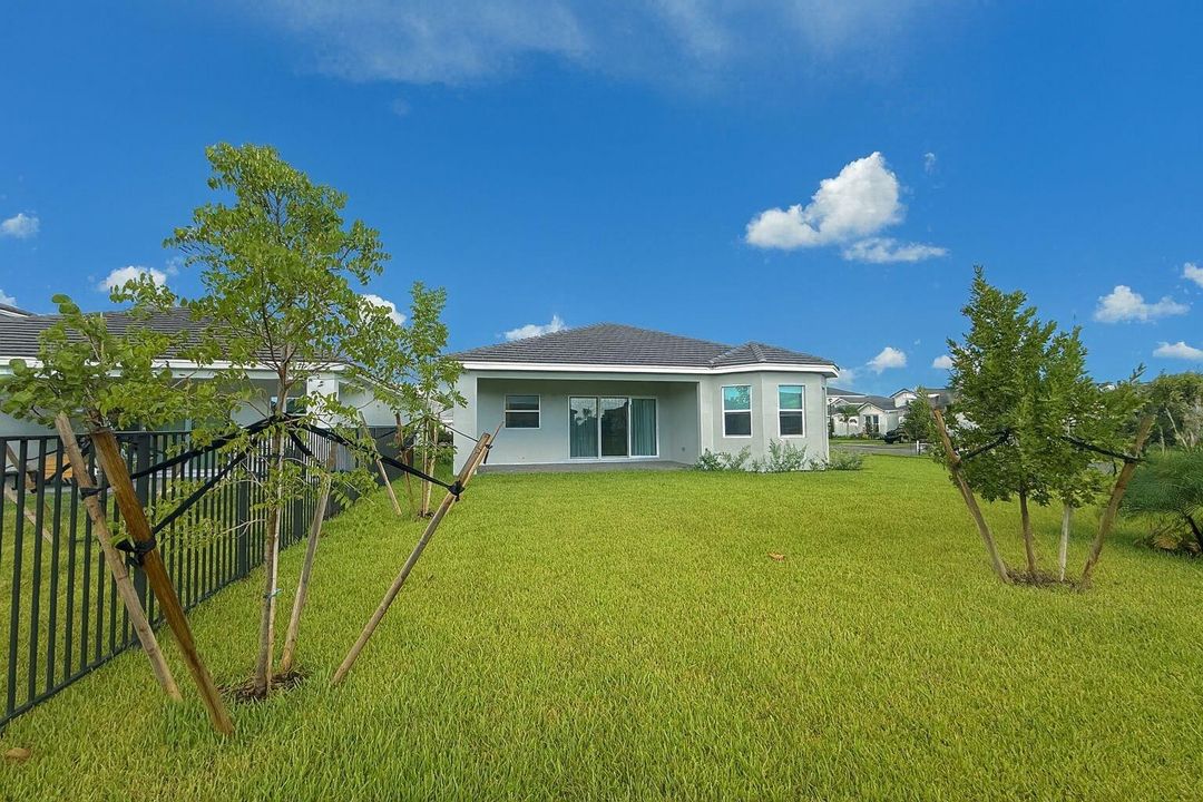 For Sale: $579,999 (3 beds, 2 baths, 1921 Square Feet)