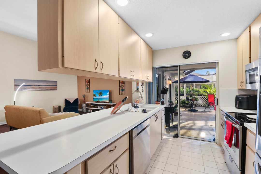 На продажу: $379,000 (2 спален, 2 ванн, 1152 Квадратных фут)