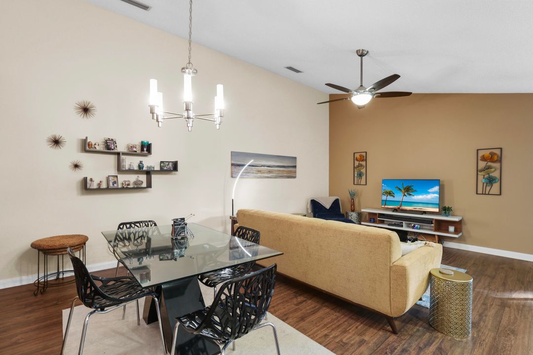 На продажу: $379,000 (2 спален, 2 ванн, 1152 Квадратных фут)