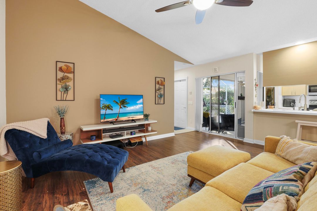 На продажу: $379,000 (2 спален, 2 ванн, 1152 Квадратных фут)