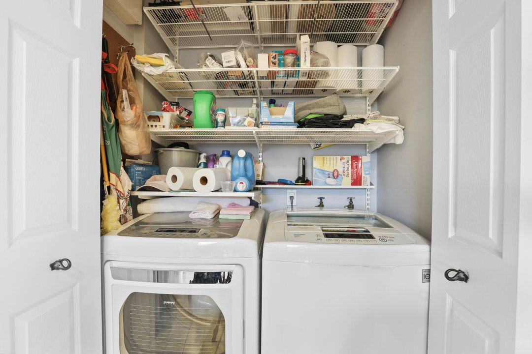 На продажу: $379,000 (2 спален, 2 ванн, 1152 Квадратных фут)