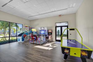 En Venta: $785,000 (3 camas, 2 baños, 2404 Pies cuadrados)