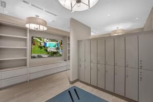 En Venta: $785,000 (3 camas, 2 baños, 2404 Pies cuadrados)