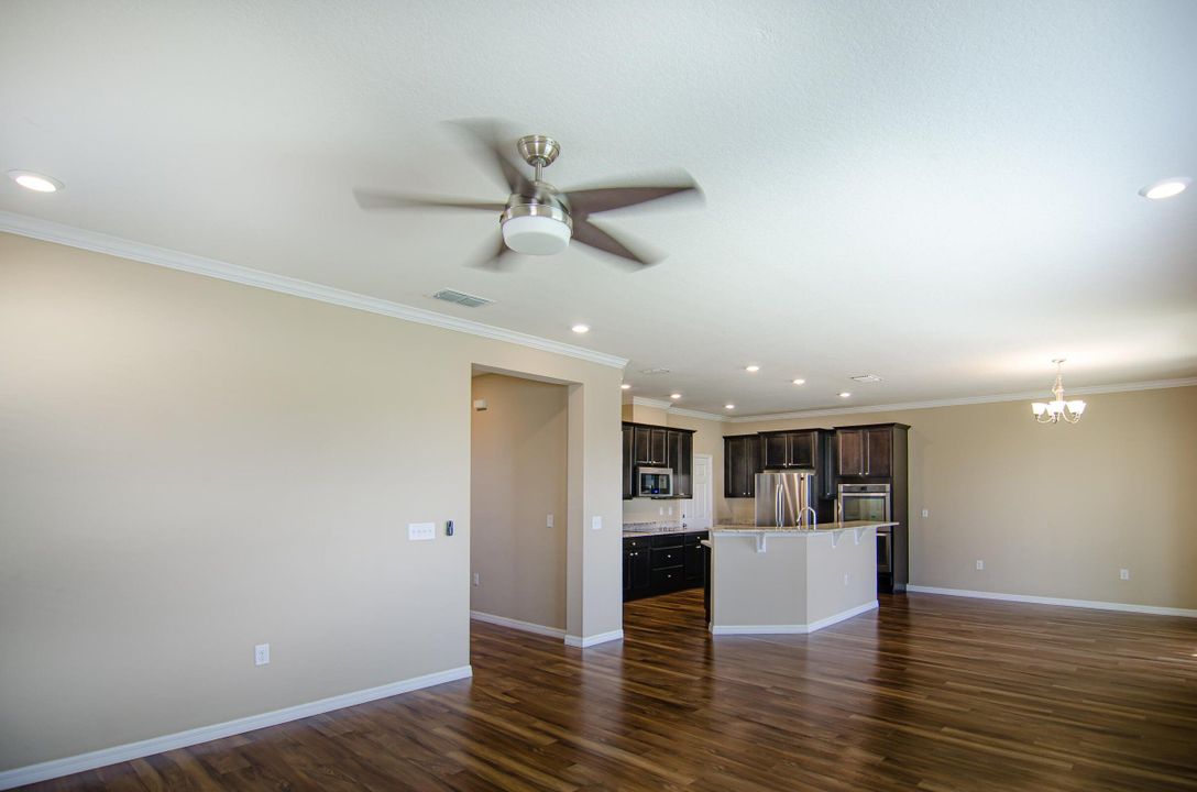 В аренду: $2,800 (4 спален, 3 ванн, 2503 Квадратных фут)