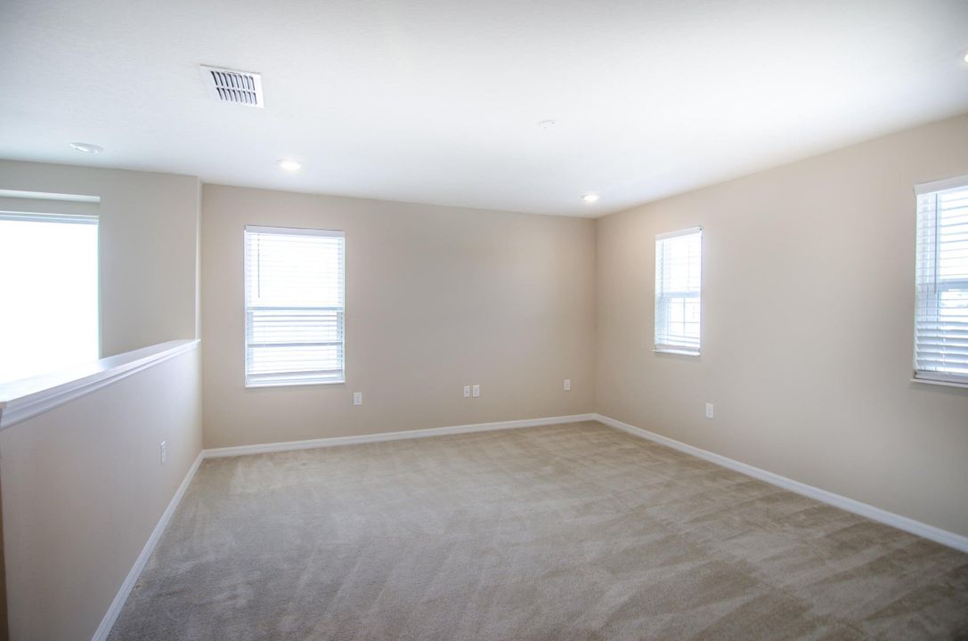 В аренду: $2,800 (4 спален, 3 ванн, 2503 Квадратных фут)