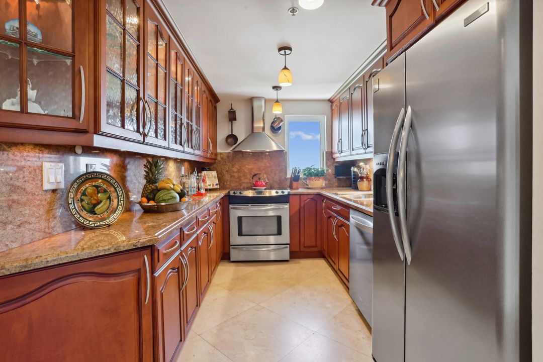 В аренду: $6,200 (2 спален, 2 ванн, 1050 Квадратных фут)