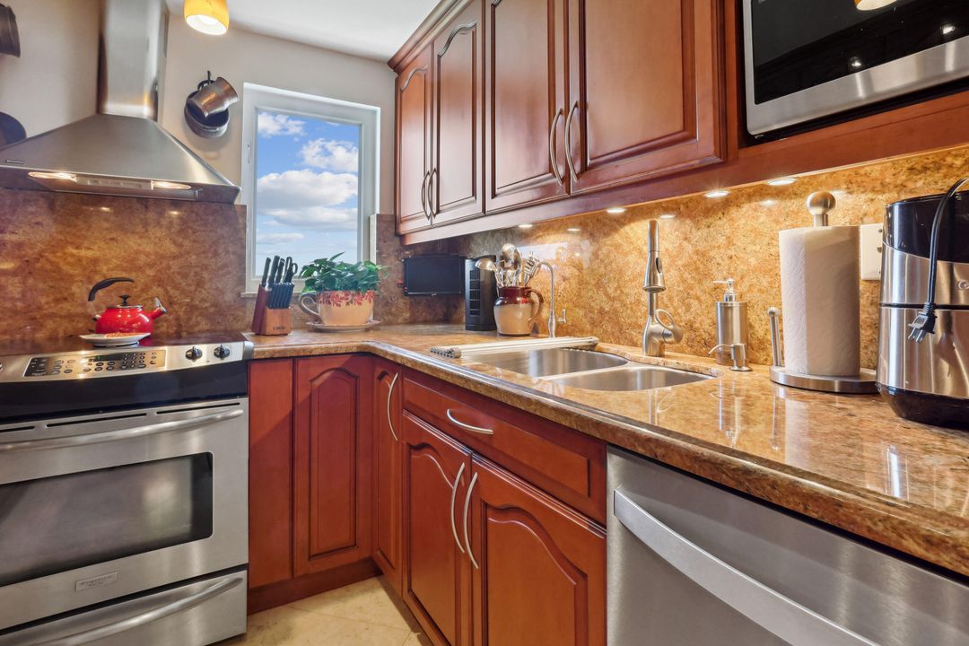 В аренду: $6,200 (2 спален, 2 ванн, 1050 Квадратных фут)