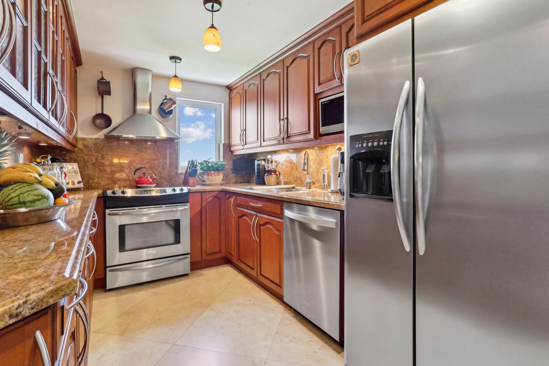 В аренду: $6,200 (2 спален, 2 ванн, 1050 Квадратных фут)