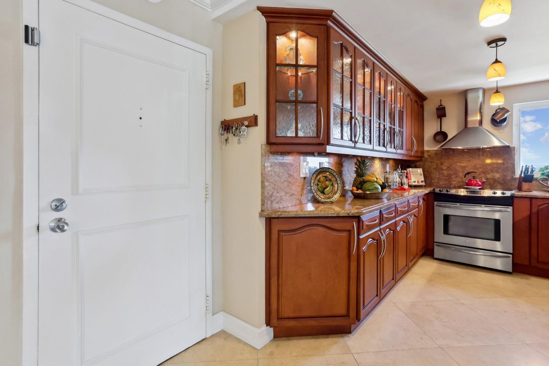 В аренду: $6,200 (2 спален, 2 ванн, 1050 Квадратных фут)