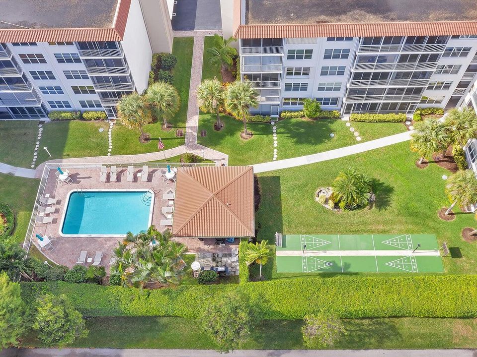 For Sale: $439,000 (2 beds, 2 baths, 1107 Square Feet)