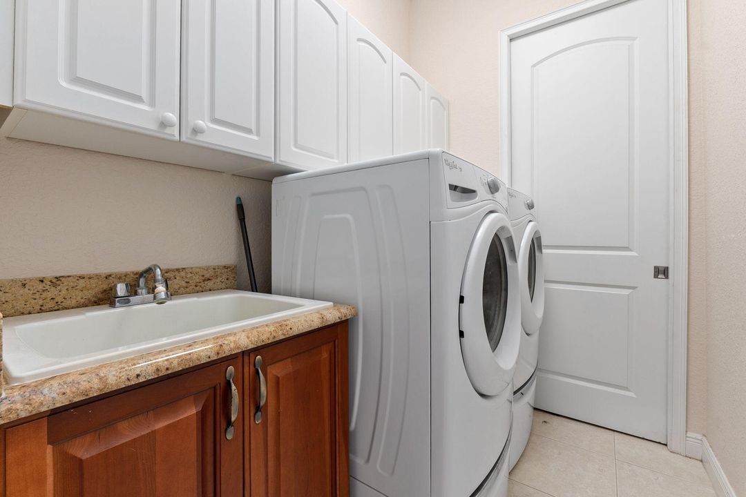 For Sale: $679,000 (4 beds, 3 baths, 3123 Square Feet)