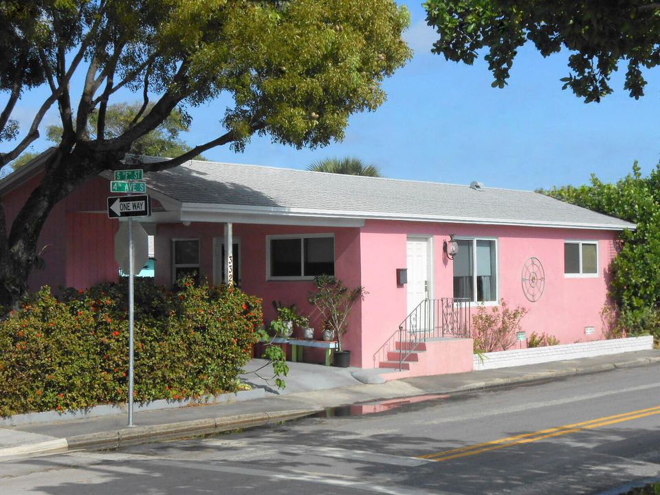 For Sale: $319,900 (2 beds, 1 baths, 760 Square Feet)