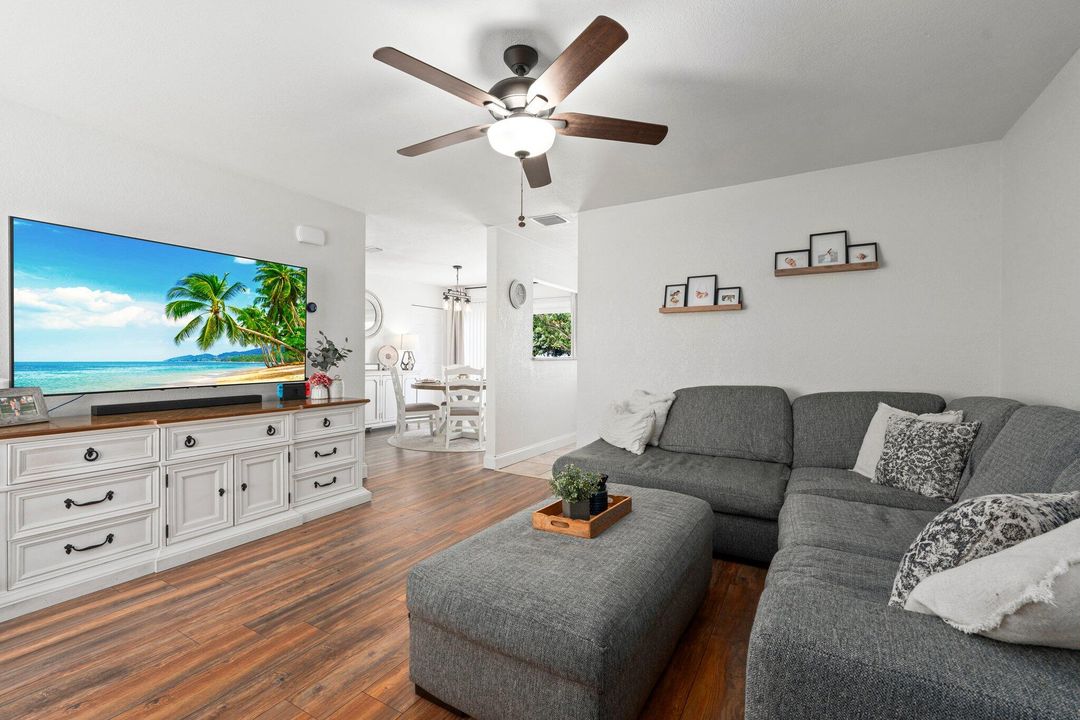 For Sale: $339,000 (2 beds, 1 baths, 912 Square Feet)