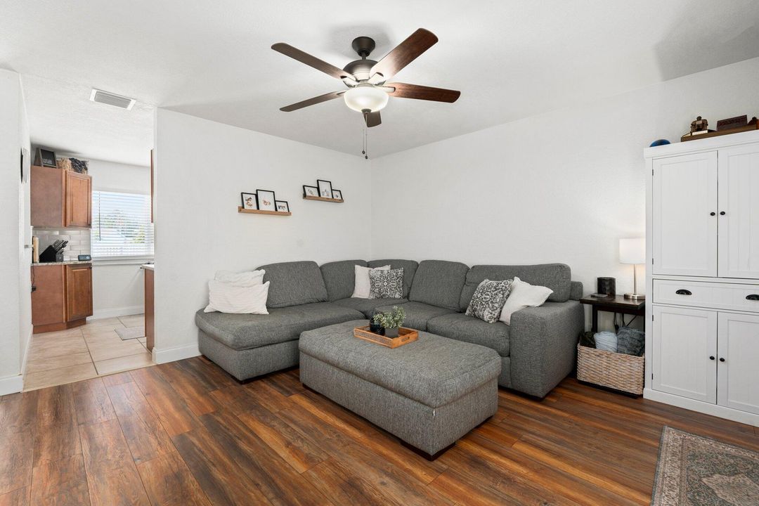 For Sale: $339,000 (2 beds, 1 baths, 912 Square Feet)