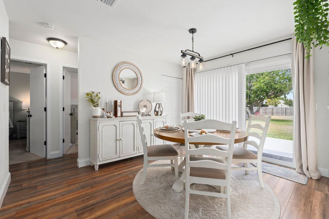 For Sale: $339,000 (2 beds, 1 baths, 912 Square Feet)