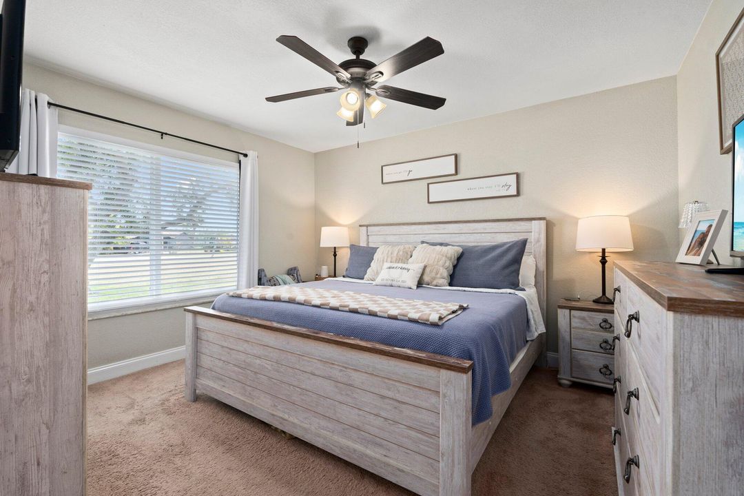 For Sale: $339,000 (2 beds, 1 baths, 912 Square Feet)