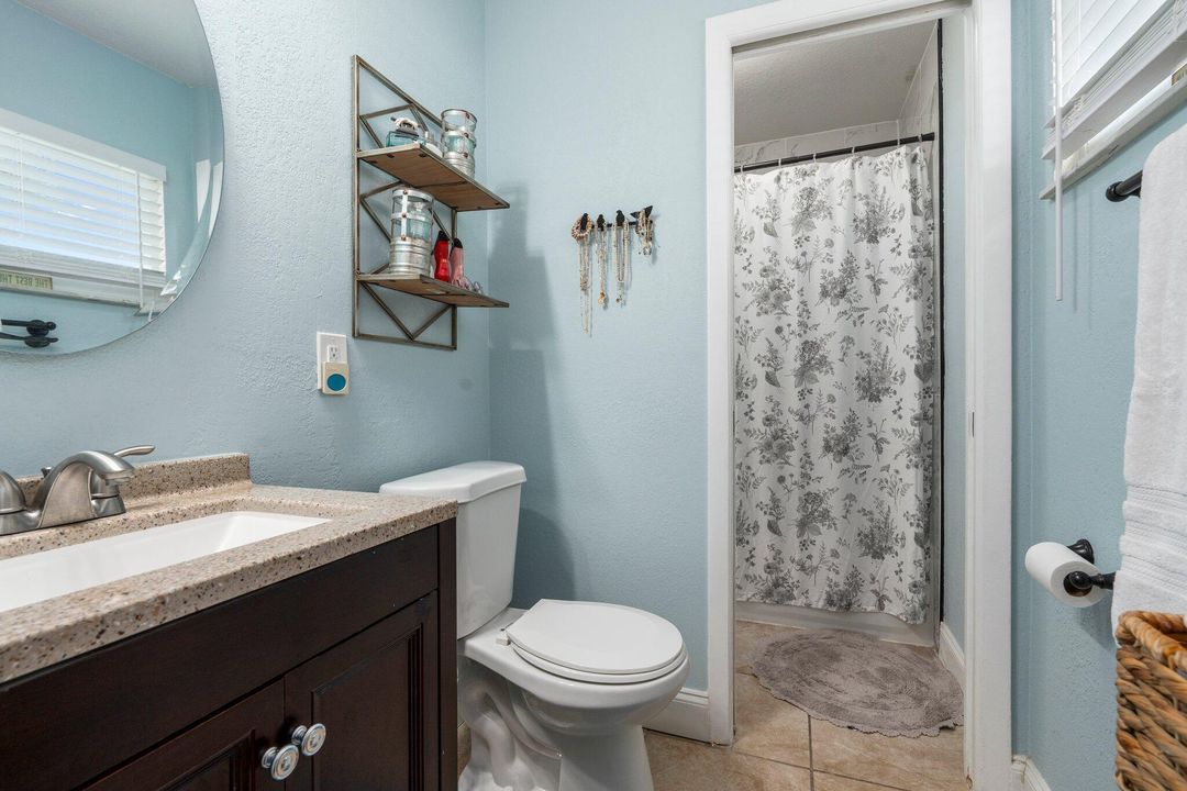 For Sale: $339,000 (2 beds, 1 baths, 912 Square Feet)