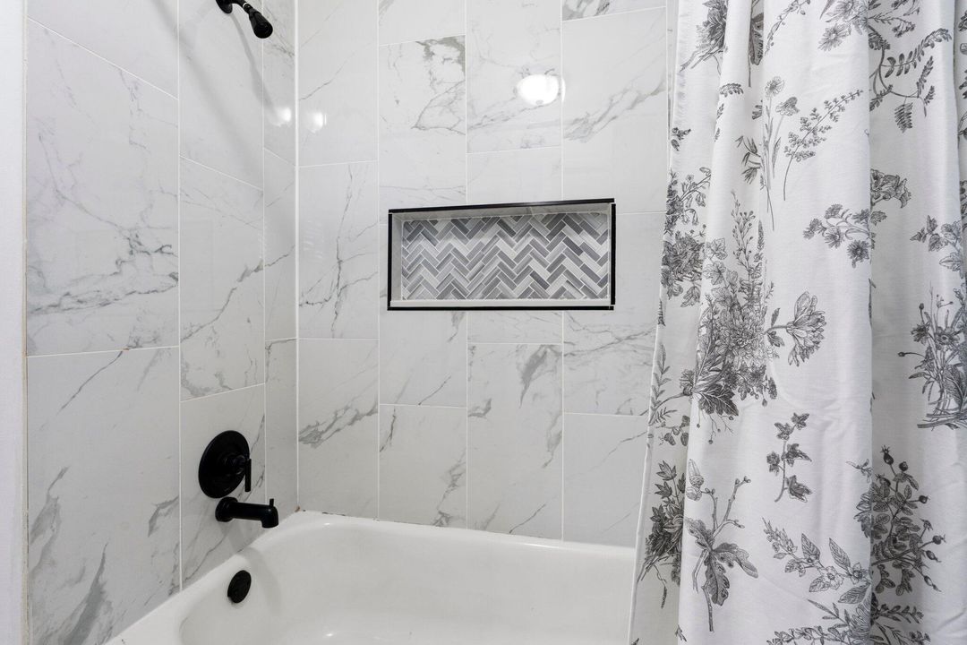 For Sale: $339,000 (2 beds, 1 baths, 912 Square Feet)