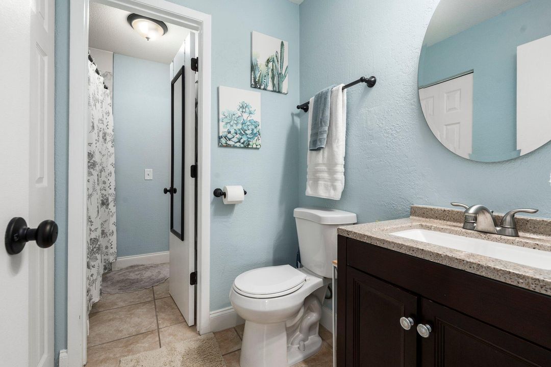 For Sale: $339,000 (2 beds, 1 baths, 912 Square Feet)