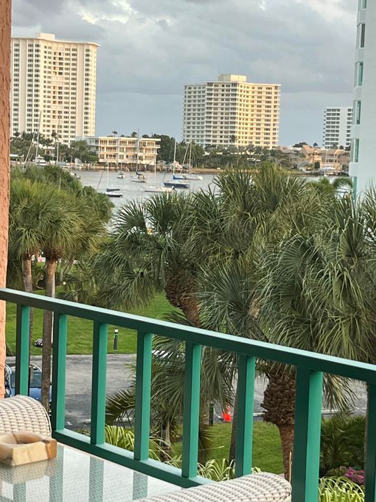 На продажу: $999,000 (2 спален, 2 ванн, 1630 Квадратных фут)