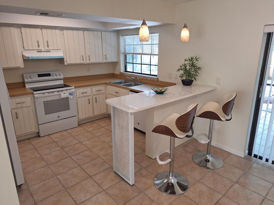 En Venta: $305,000 (3 camas, 2 baños, 1170 Pies cuadrados)