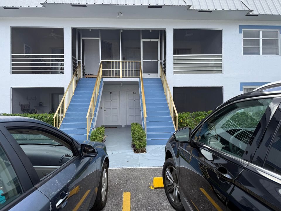 For Sale: $179,000 (2 beds, 2 baths, 978 Square Feet)