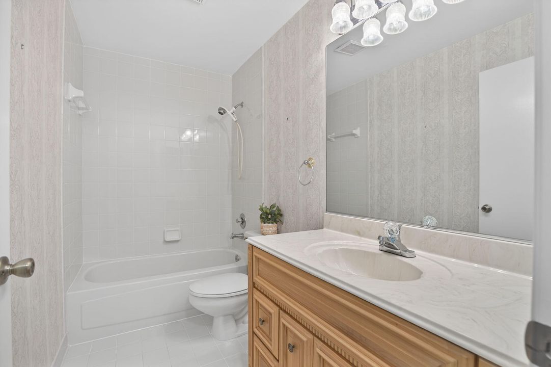 En Venta: $252,000 (2 camas, 2 baños, 1299 Pies cuadrados)