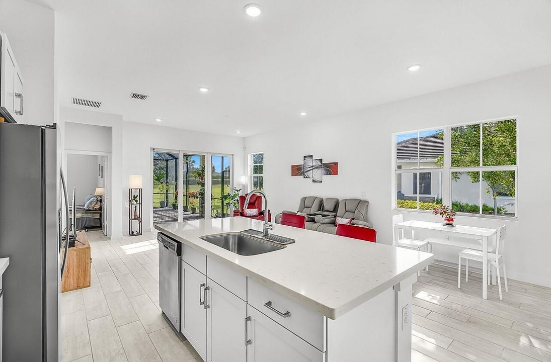 На продажу: $499,900 (3 спален, 2 ванн, 1925 Квадратных фут)