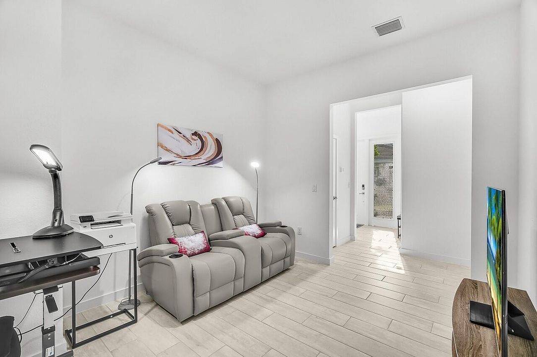 На продажу: $499,900 (3 спален, 2 ванн, 1925 Квадратных фут)