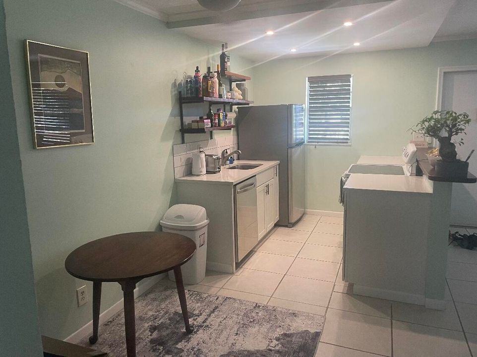 For Rent: $1,700 (1 beds, 1 baths, 560 Square Feet)