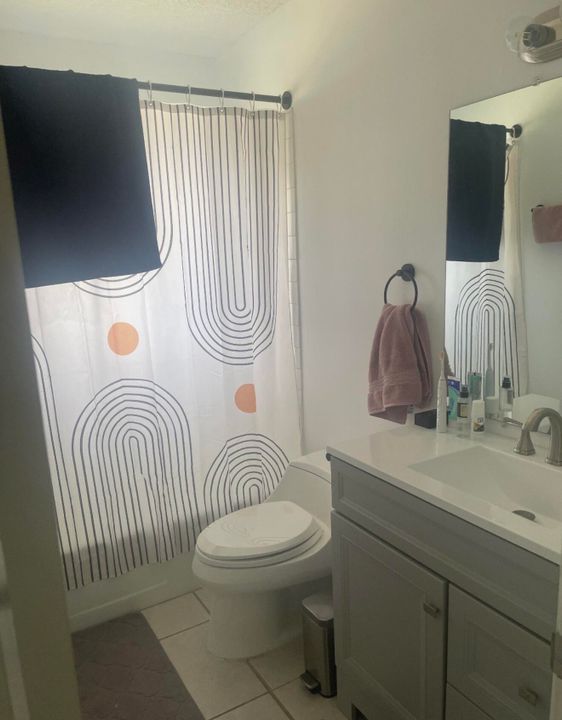 For Rent: $1,700 (1 beds, 1 baths, 560 Square Feet)