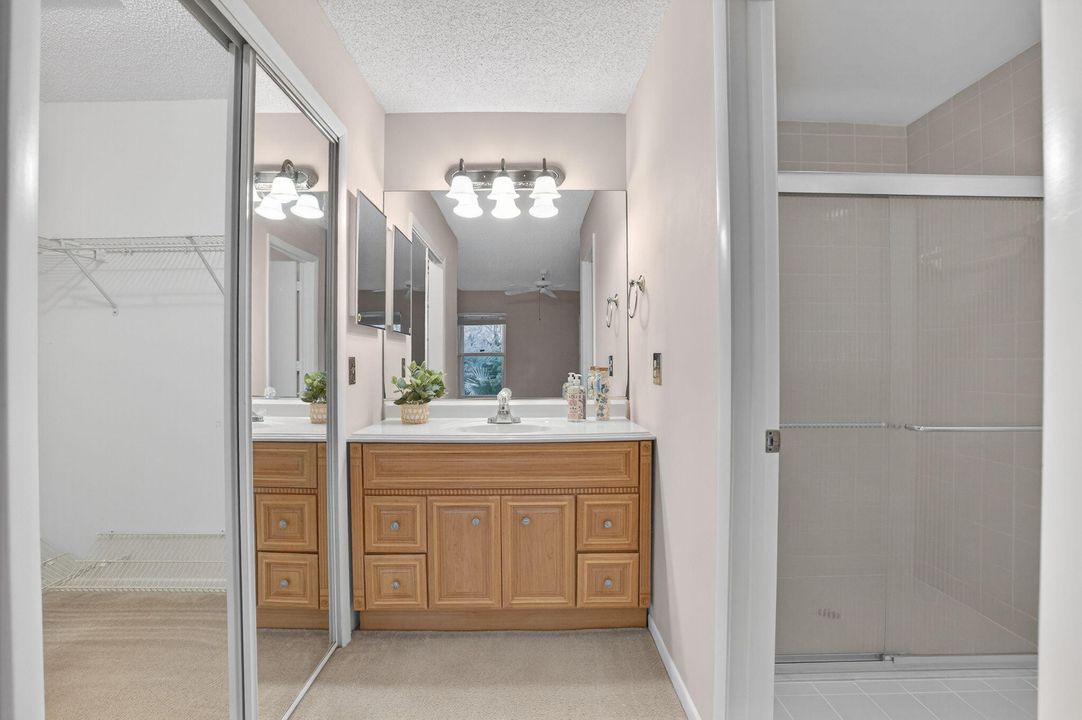 En Venta: $252,000 (2 camas, 2 baños, 1299 Pies cuadrados)