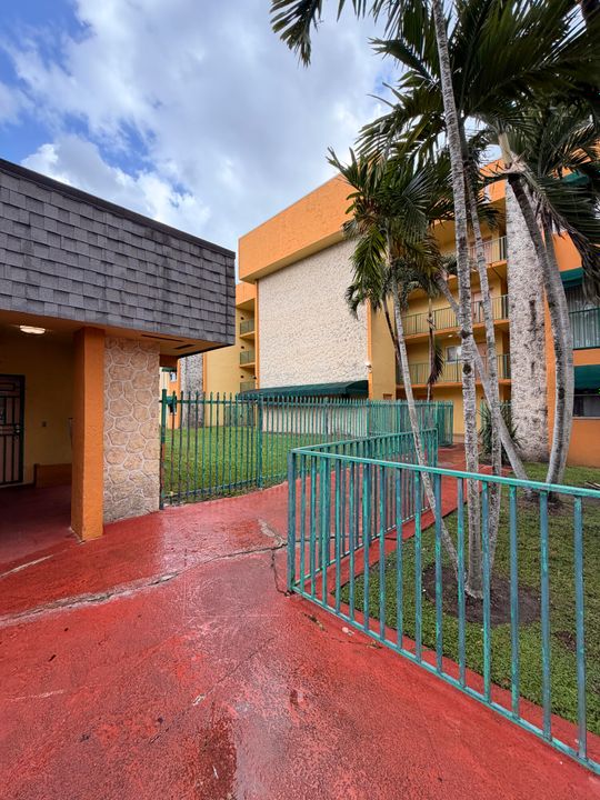 待售: $199,900 (1 贝兹, 1 浴室, 600 平方英尺)