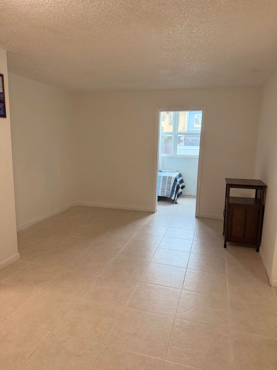 待售: $199,900 (1 贝兹, 1 浴室, 600 平方英尺)