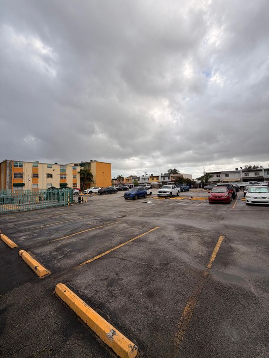 待售: $199,900 (1 贝兹, 1 浴室, 600 平方英尺)