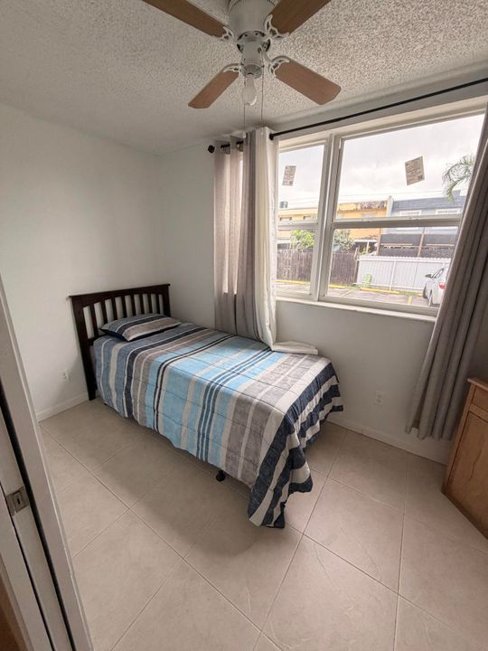 待售: $199,900 (1 贝兹, 1 浴室, 600 平方英尺)