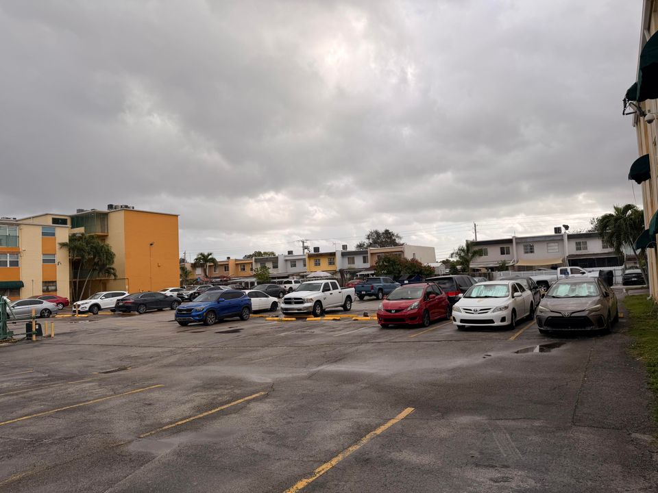 待售: $199,900 (1 贝兹, 1 浴室, 600 平方英尺)