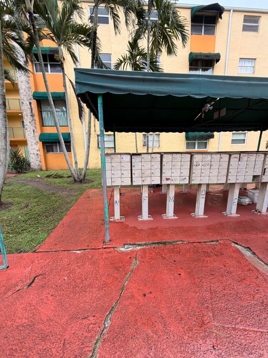 待售: $199,900 (1 贝兹, 1 浴室, 600 平方英尺)