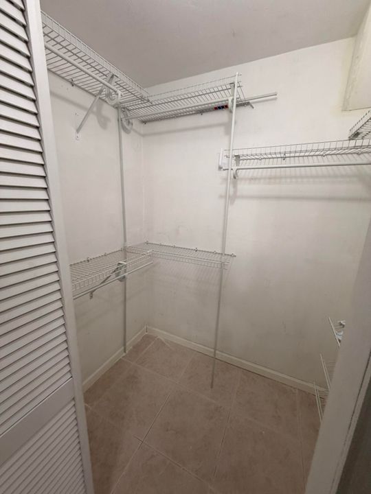 待售: $199,900 (1 贝兹, 1 浴室, 600 平方英尺)