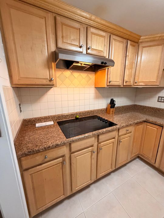 待售: $199,900 (1 贝兹, 1 浴室, 600 平方英尺)