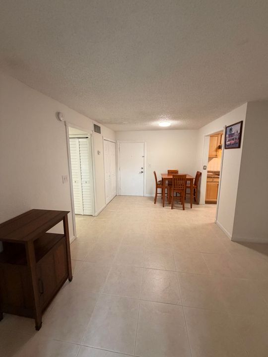 待售: $199,900 (1 贝兹, 1 浴室, 600 平方英尺)