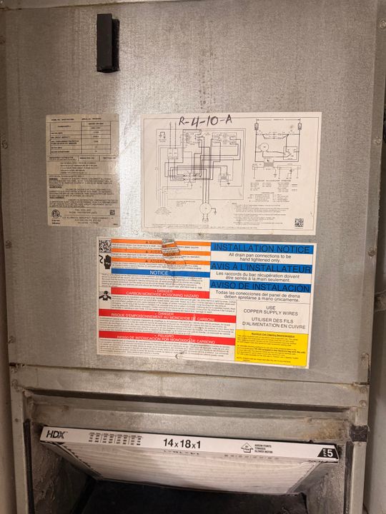 待售: $199,900 (1 贝兹, 1 浴室, 600 平方英尺)