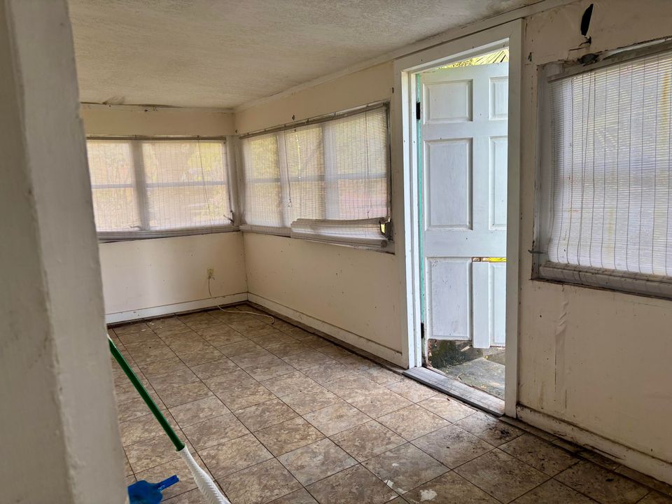 На продажу: $130,000 (2 спален, 1 ванн, 810 Квадратных фут)