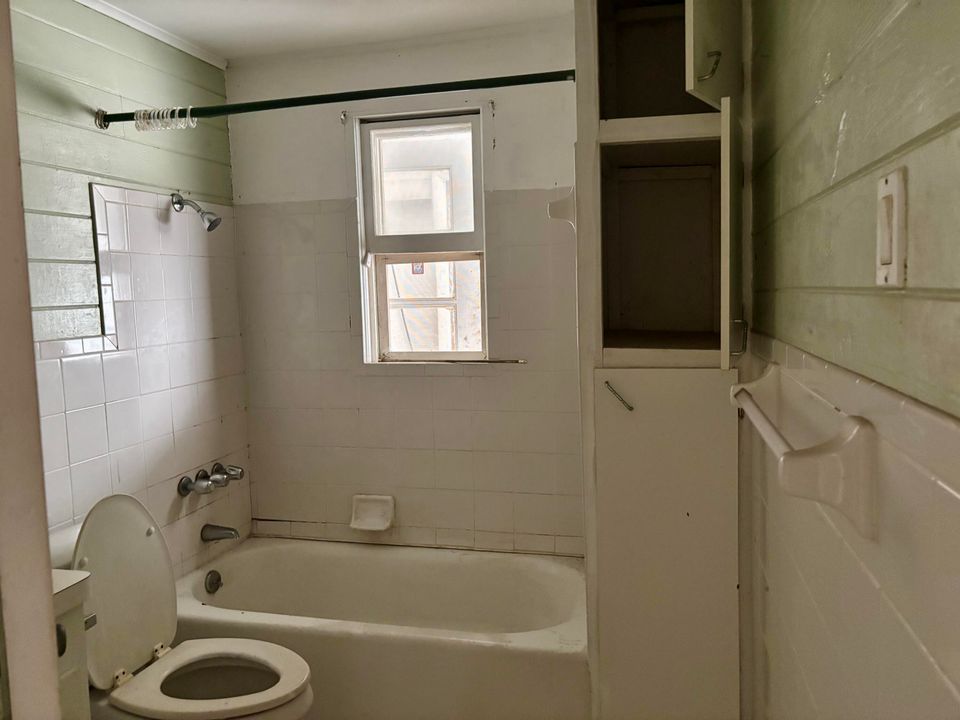 На продажу: $130,000 (2 спален, 1 ванн, 810 Квадратных фут)