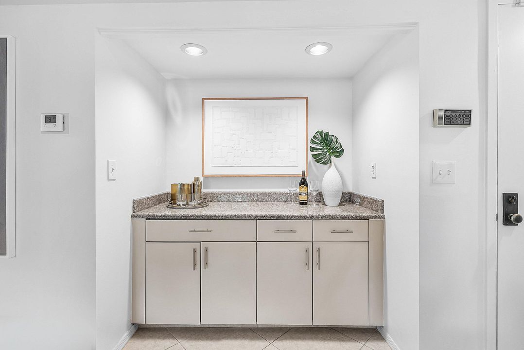 На продажу: $950,000 (2 спален, 2 ванн, 1630 Квадратных фут)