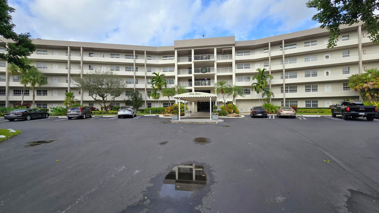 For Sale: $349,500 (3 beds, 2 baths, 1716 Square Feet)