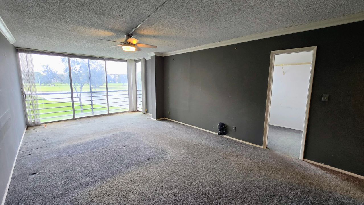 For Sale: $349,500 (3 beds, 2 baths, 1716 Square Feet)