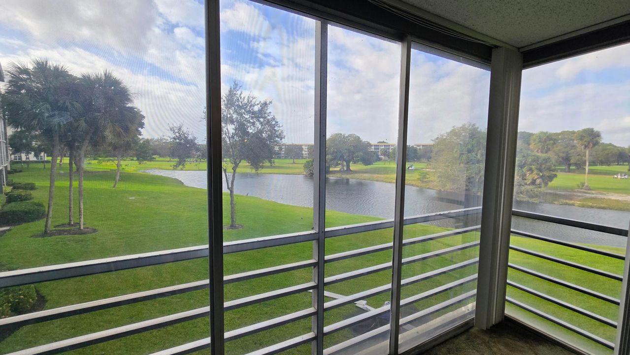 For Sale: $349,500 (3 beds, 2 baths, 1716 Square Feet)