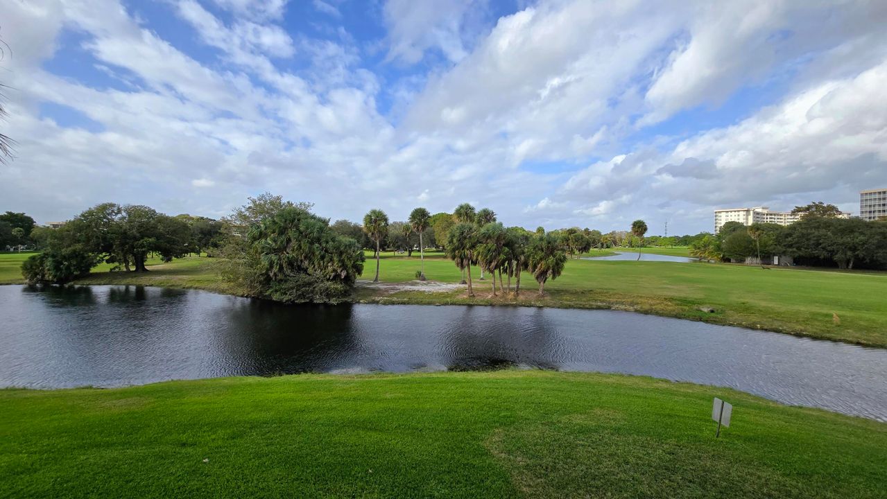 For Sale: $349,500 (3 beds, 2 baths, 1716 Square Feet)